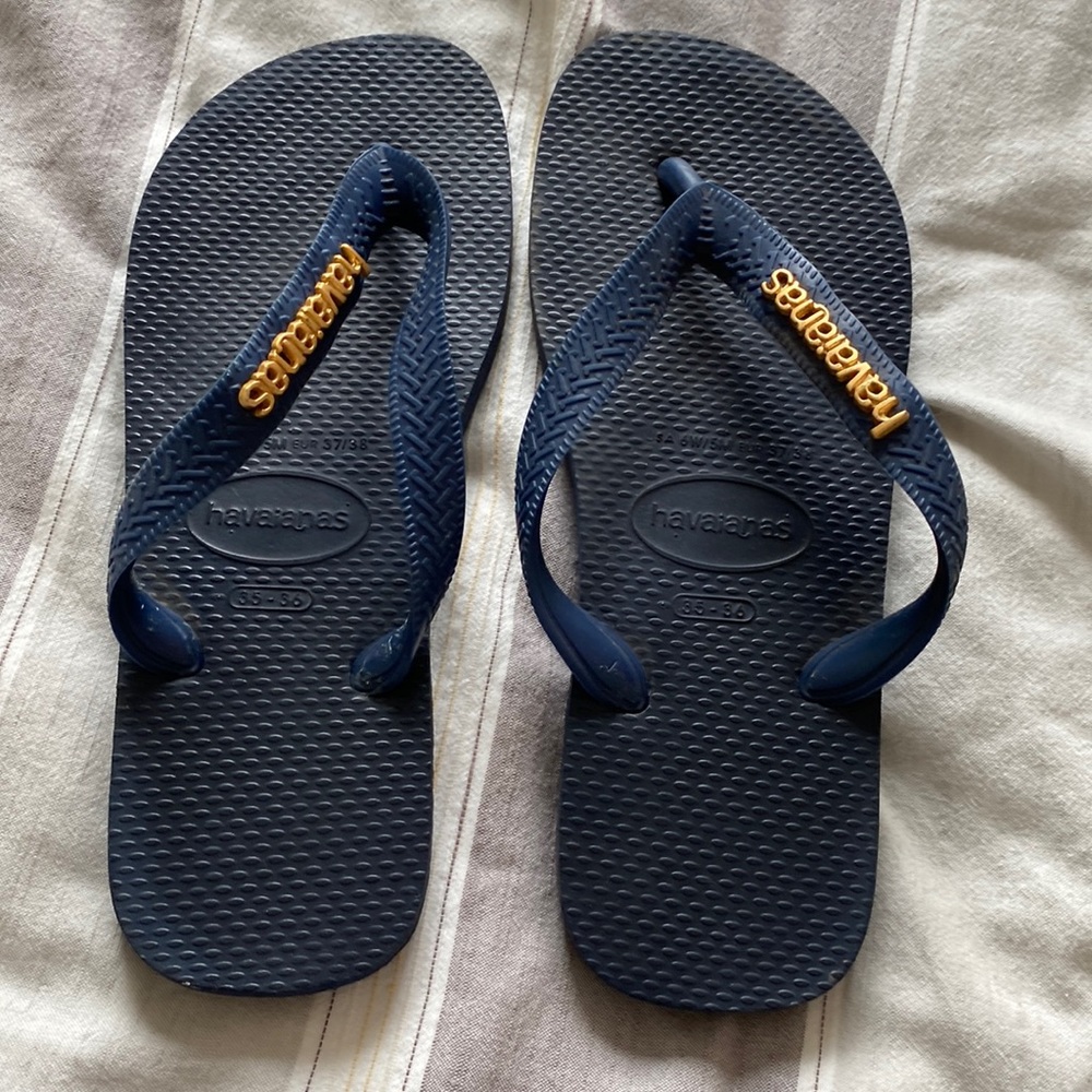 Navy Blue Havaianas Flip Flops in excellent condition.